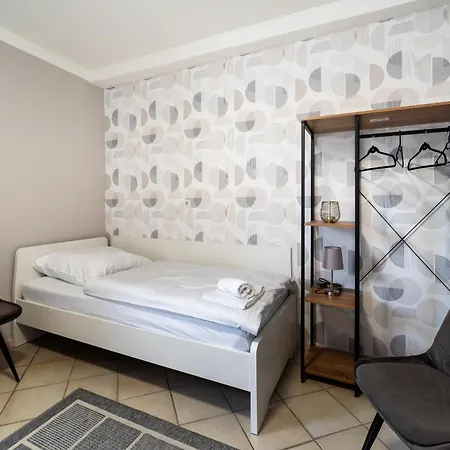 Stylische Grosse 5-zimmerwohnung-wlan-free Parking- Apartment *