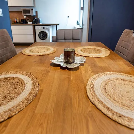 Apartment Stylische Grosse 5-zimmerwohnung-wlan-free Parking- *