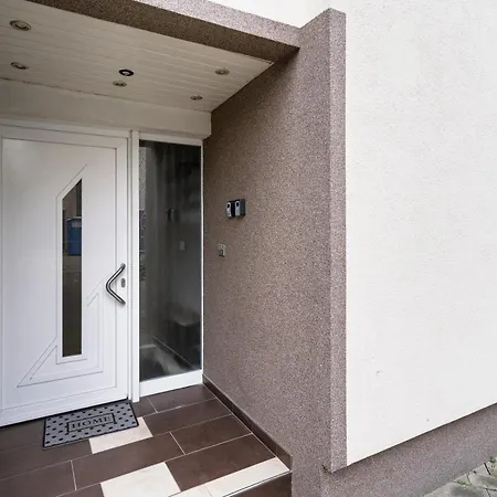 Apartment Stylische Grosse 5-zimmerwohnung-wlan-free Parking-