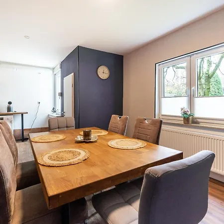 Stylische Grosse 5-zimmerwohnung-wlan-free Parking- Beckum