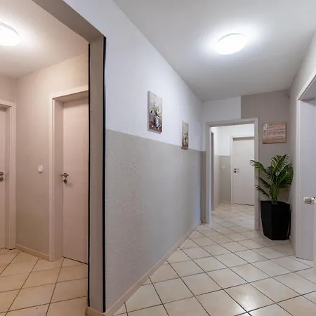 Stylische Grosse 5-zimmerwohnung-wlan-free Parking- *