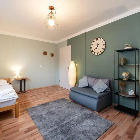 Apartman Stylische Grosse 5-zimmerwohnung-wlan-free Parking-