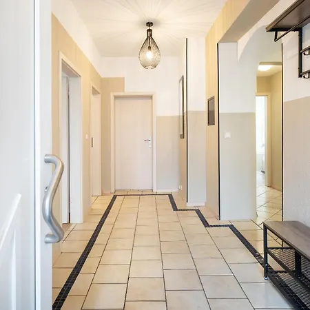 Stylische Grosse 5-zimmerwohnung-wlan-free Parking- Beckum