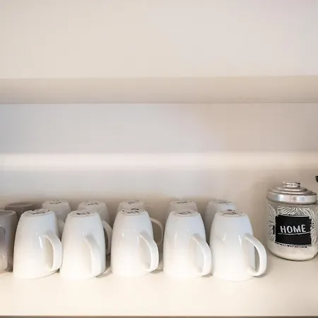 Apartment Stylische Grosse 5-zimmerwohnung-wlan-free Parking- *