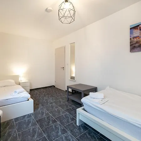 Apartment Stylische Grosse 5-zimmerwohnung-wlan-free Parking-