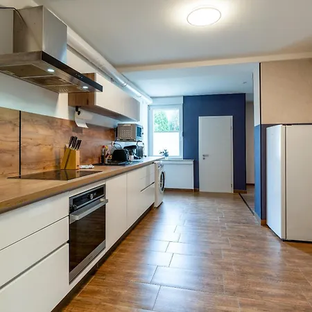 Stylische Grosse 5-zimmerwohnung-wlan-free Parking- Beckum