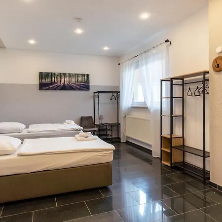 Apartman Stylische Grosse 5-zimmerwohnung-wlan-free Parking-