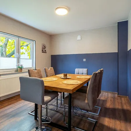 Stylische Grosse 5-zimmerwohnung-wlan-free Parking- Apartment *
