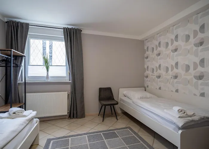 Lägenhet Stylische Grosse 5-zimmerwohnung-wlan-free Parking-