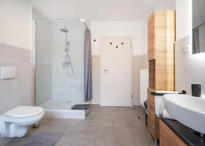 Stylische Grosse 5-zimmerwohnung-wlan-free Parking- Beckum