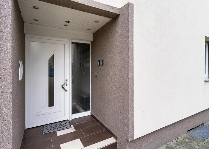 Lägenhet Stylische Grosse 5-zimmerwohnung-wlan-free Parking-