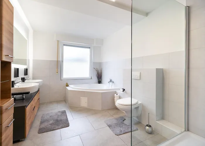 Stylische Grosse 5-zimmerwohnung-wlan-free Parking- Lägenhet