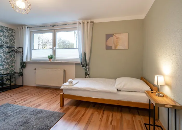 Stylische Große 5-zimmerwohnung-wlan-free Parking- *