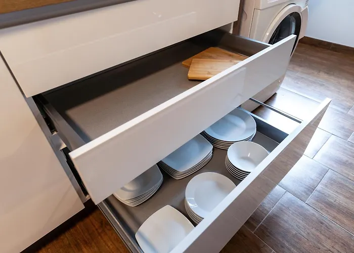 Stylische Grosse 5-zimmerwohnung-wlan-free Parking-